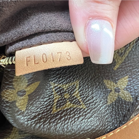 Louis Vuitton Monogram Canvas Metis Bag - Picture 10 of 11